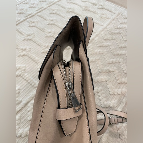 Neutral beige backpack with many pockets - Picture 4 of 4